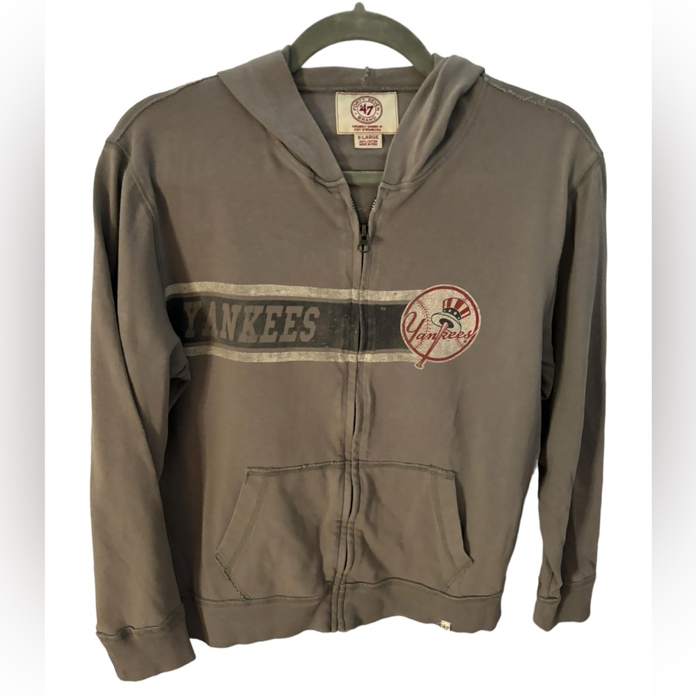 Forty Seven Brand Boys Gray New York Yankees Hooded Zip-Up‎ Jacker Size XL